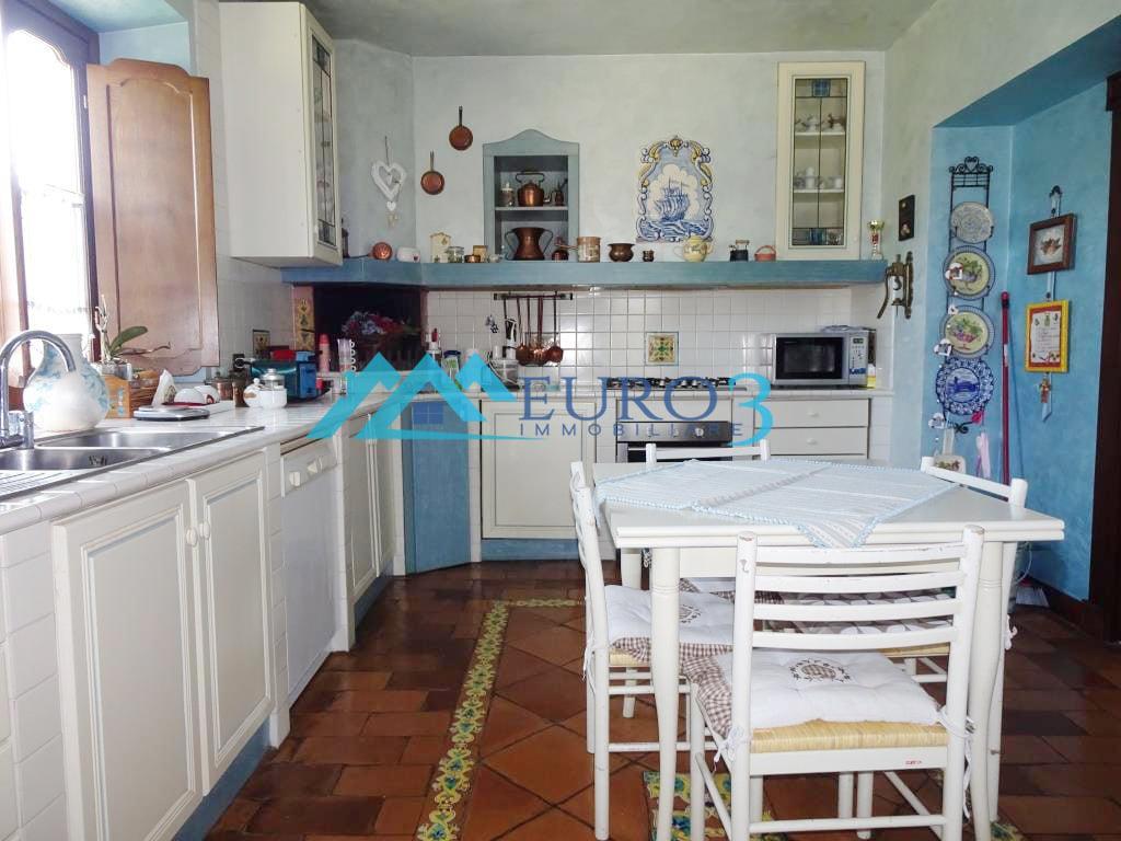 3540 FARMHOUSE SALE FOLIGNANO8