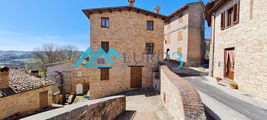 3545 - CASA CENTRO STORICO - VENDITA - € 185000 - AMANDOLA CENTRO