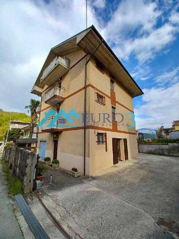 3552 - CASA SINGOLA - VENDITA - € 250000 - ROCCAFLUVIONE