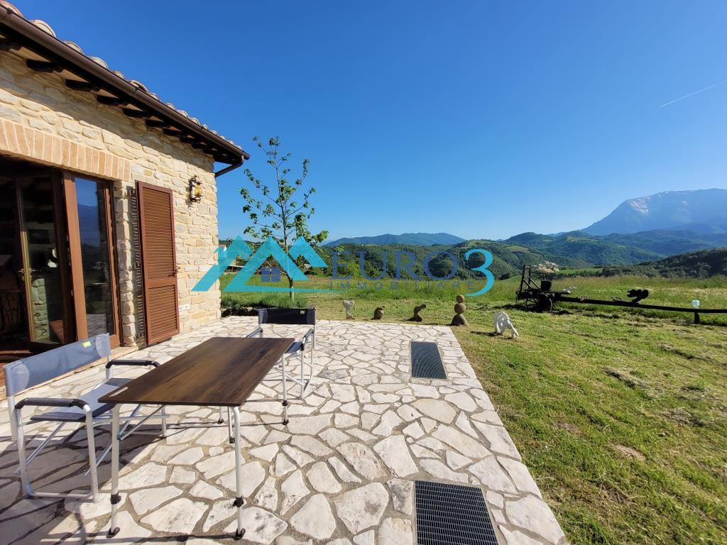3567 FARMHOUSE SALE MONTEFORTINO12