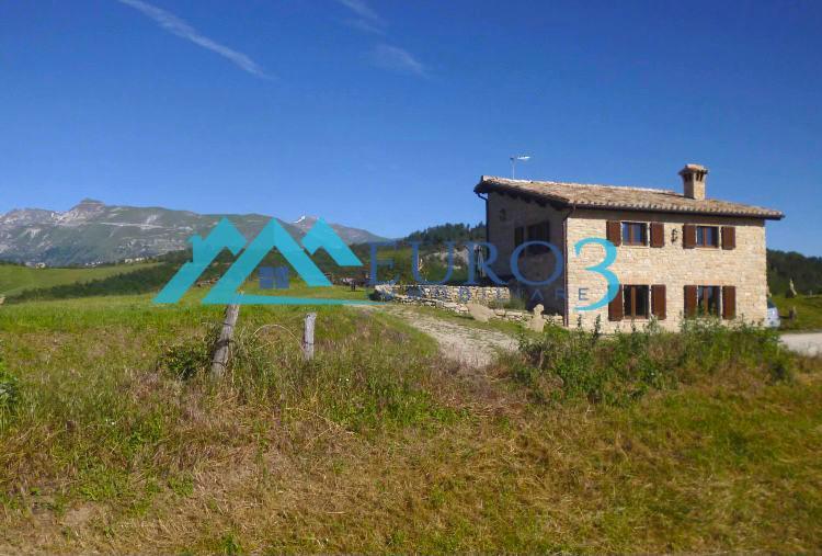 3567 FARMHOUSE SALE MONTEFORTINO25