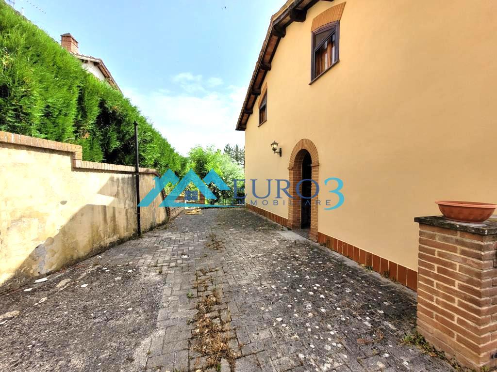 3581 - VILLA - SALE - € 95000 - MONTEFORTINO