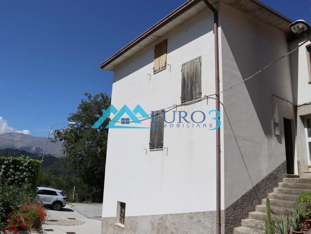 3596 CASA CIELO-TERRA VENDITA COMUNANZA11