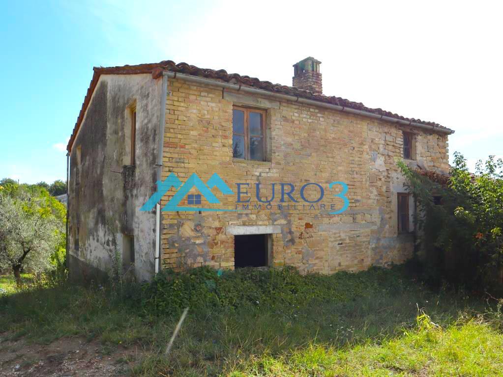 3597 FARMHOUSE SALE MONTELPARO5