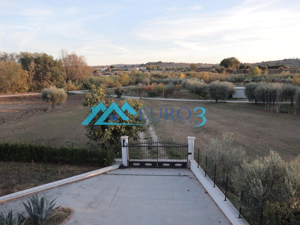 3625 VILLA VENDITA NERETO13