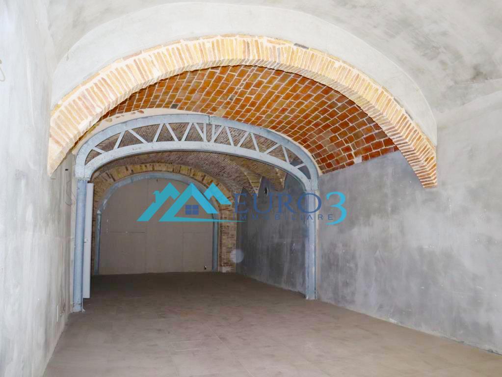 3642 COMMERCIAL PREMISES RENT ASCOLI PICENO16