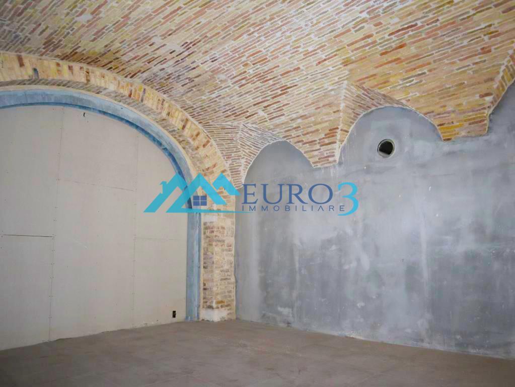 3642 COMMERCIAL PREMISES RENT ASCOLI PICENO3