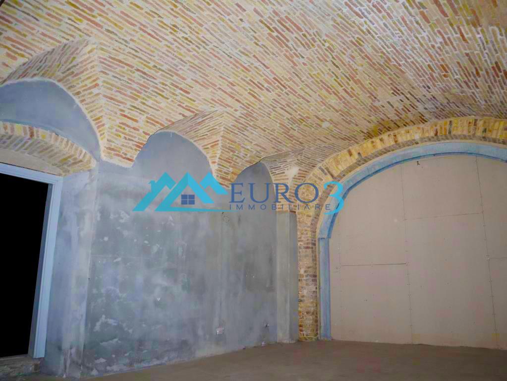 3642 COMMERCIAL PREMISES RENT ASCOLI PICENO5