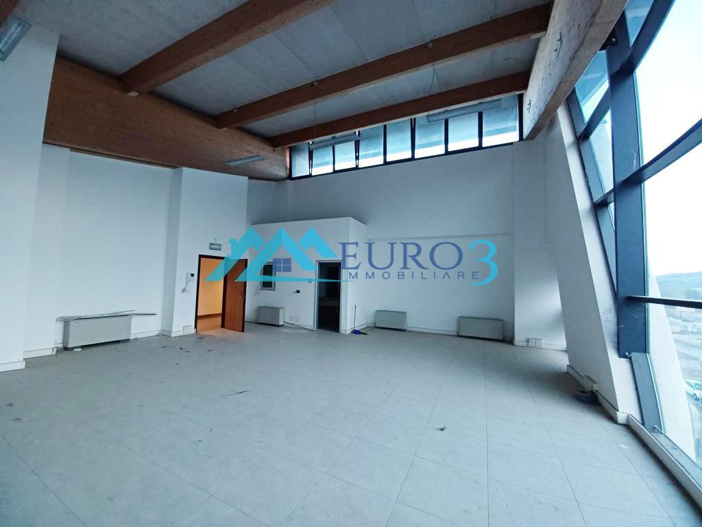 3643 OFFICE RENT CASTEL DI LAMA1