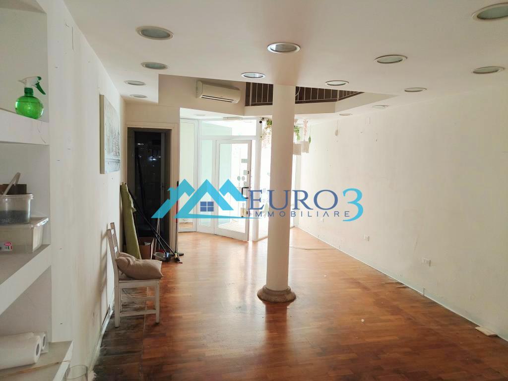 3779 LOCALE COMMERCIALE VENDITA ASCOLI PICENO8