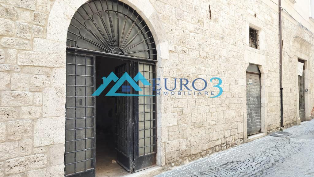 <span class='testorotoimmob'>3821 - APARTMENT - SALE - ASCOLI PICENO CENTER</span>