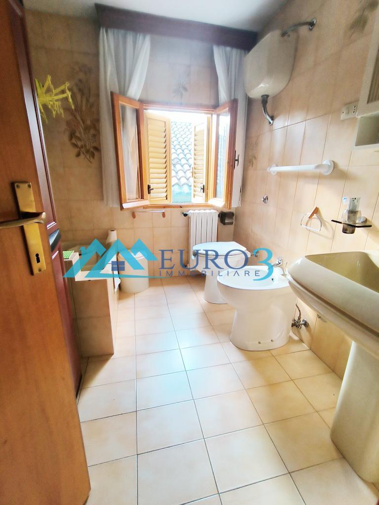 3850 DETACHED HOUSE SALE ROCCAFLUVIONE12