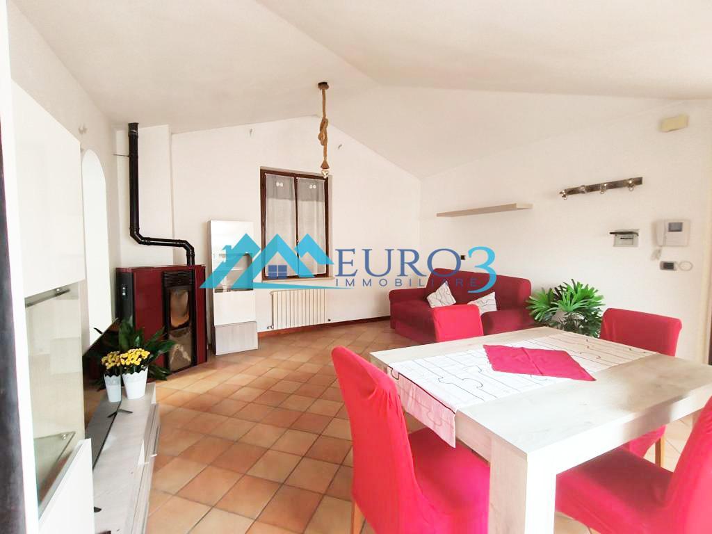 <span class='testorotoimmob'>3887 - APPARTAMENTO - AFFITTO - ASCOLI PICENO CENTRO</span>