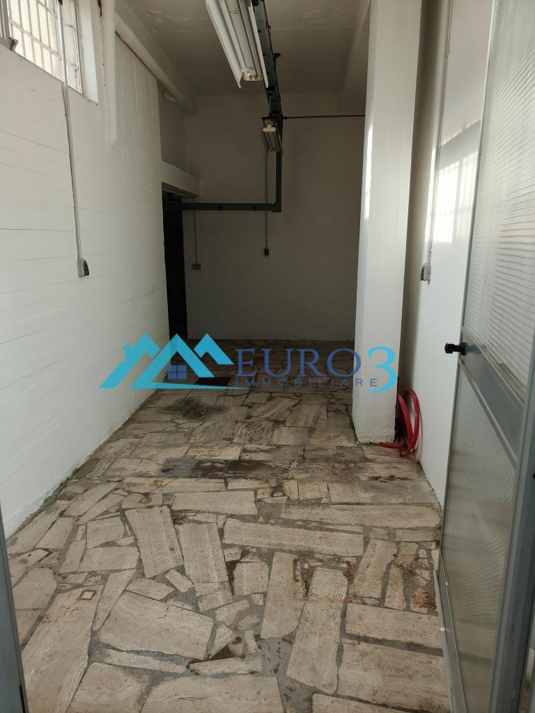 3901 GARAGE VENDITA ASCOLI PICENO3