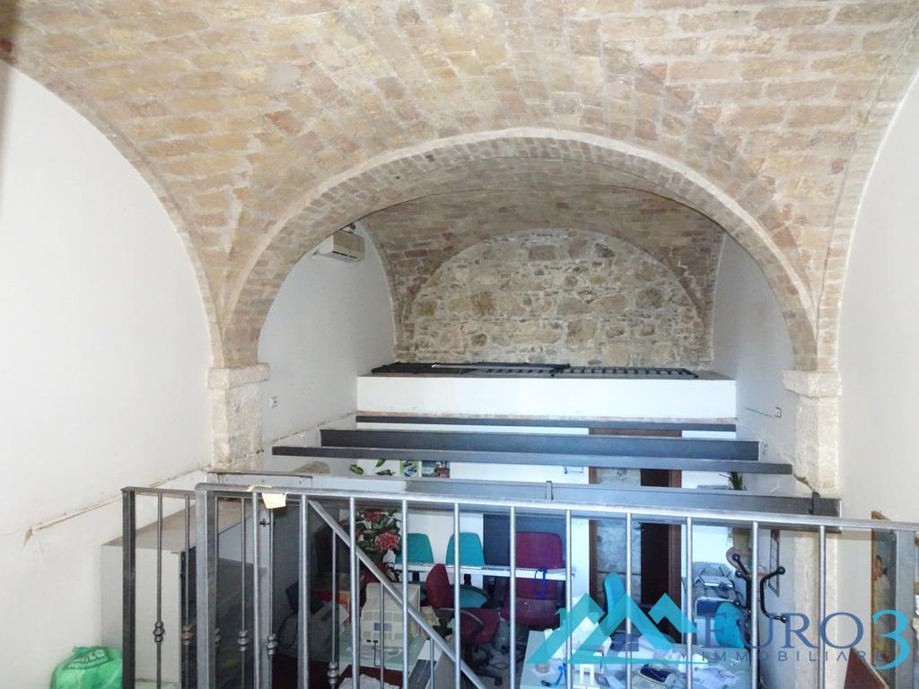 <span class='testorotoimmob'>3915 - OFFICE - SALE - ASCOLI PICENO PORTA MAGGIORE</span>