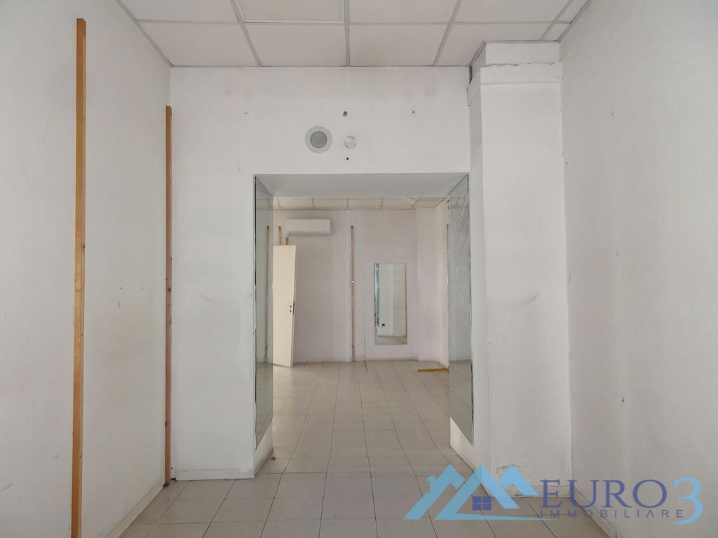 3918 LOCALE COMMERCIALE AFFITTO ASCOLI PICENO4