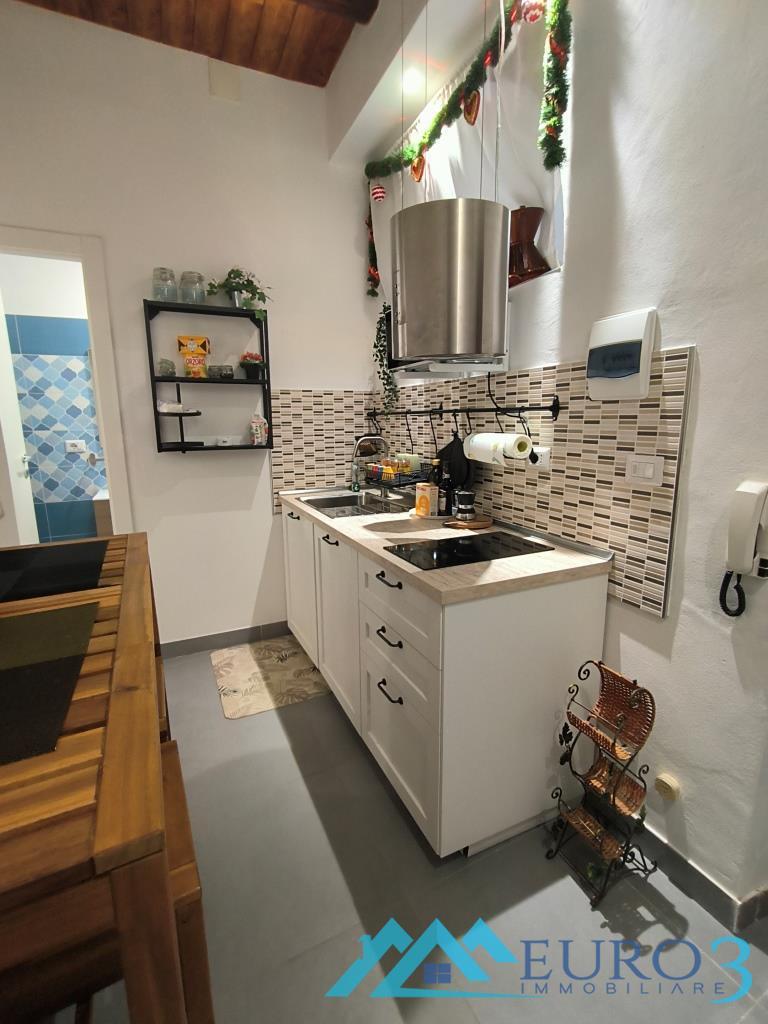 <span class='testorotoimmob'>3922 - MONOLOCALE - VENDITA - ASCOLI PICENO CENTRO</span>