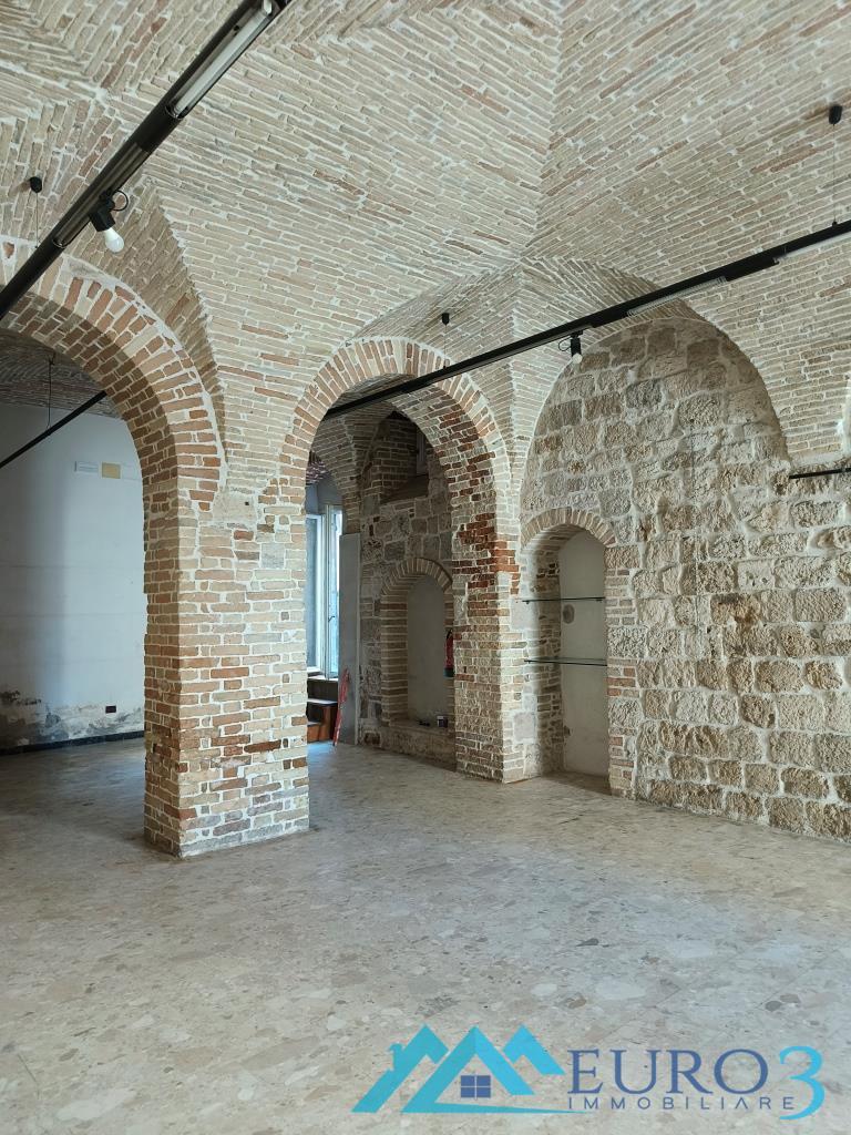 3952 LOCALE COMMERCIALE AFFITTO ASCOLI PICENO2