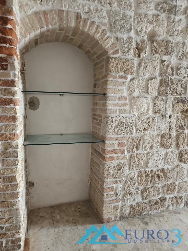 3952 LOCALE COMMERCIALE AFFITTO ASCOLI PICENO4