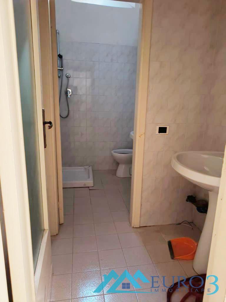 3952 LOCALE COMMERCIALE AFFITTO ASCOLI PICENO7