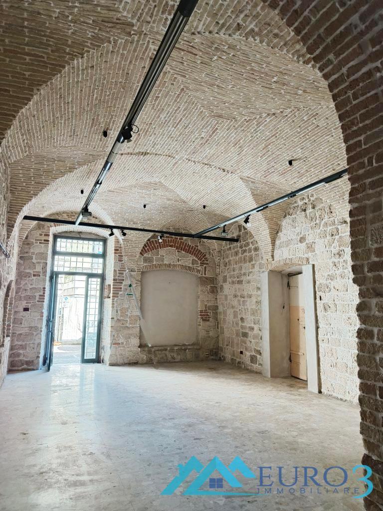 3952 LOCALE COMMERCIALE AFFITTO ASCOLI PICENO8