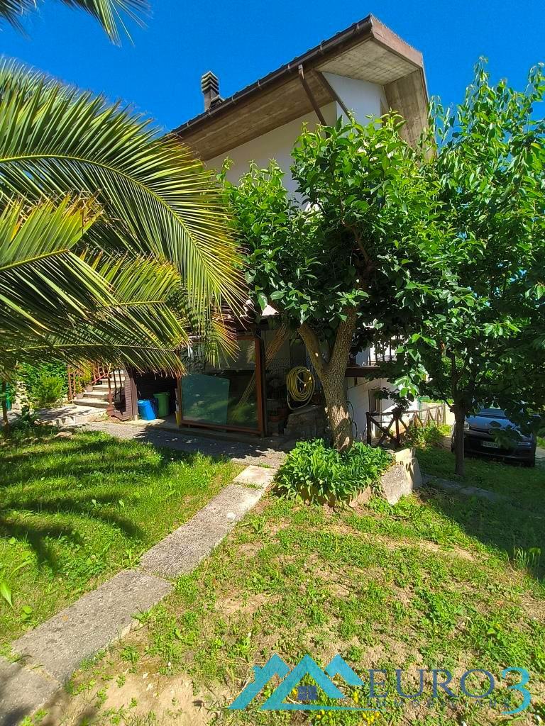 3956 VILLA A SCHIERA VENDITA FOLIGNANO1