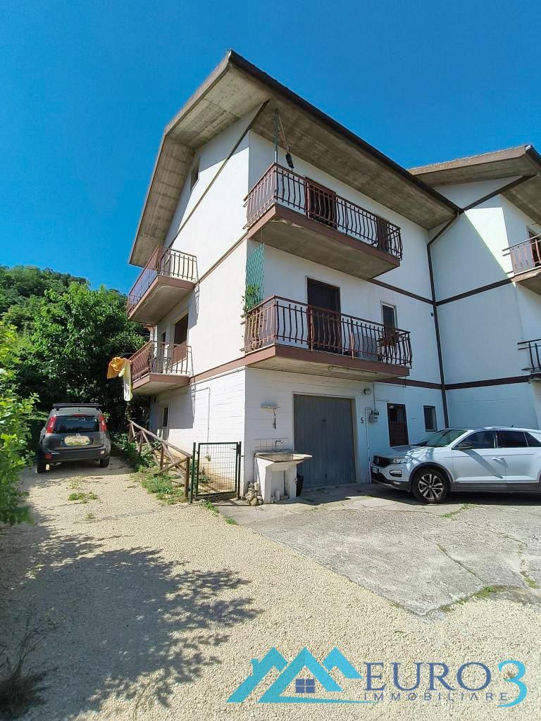 3956 VILLA A SCHIERA VENDITA FOLIGNANO5