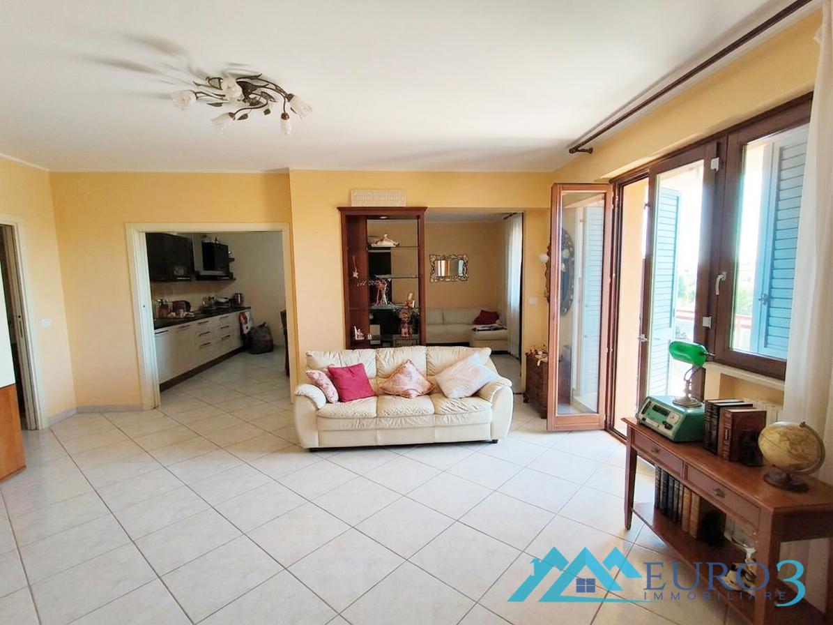 3957 APPARTAMENTO VENDITA CASTEL DI LAMA3